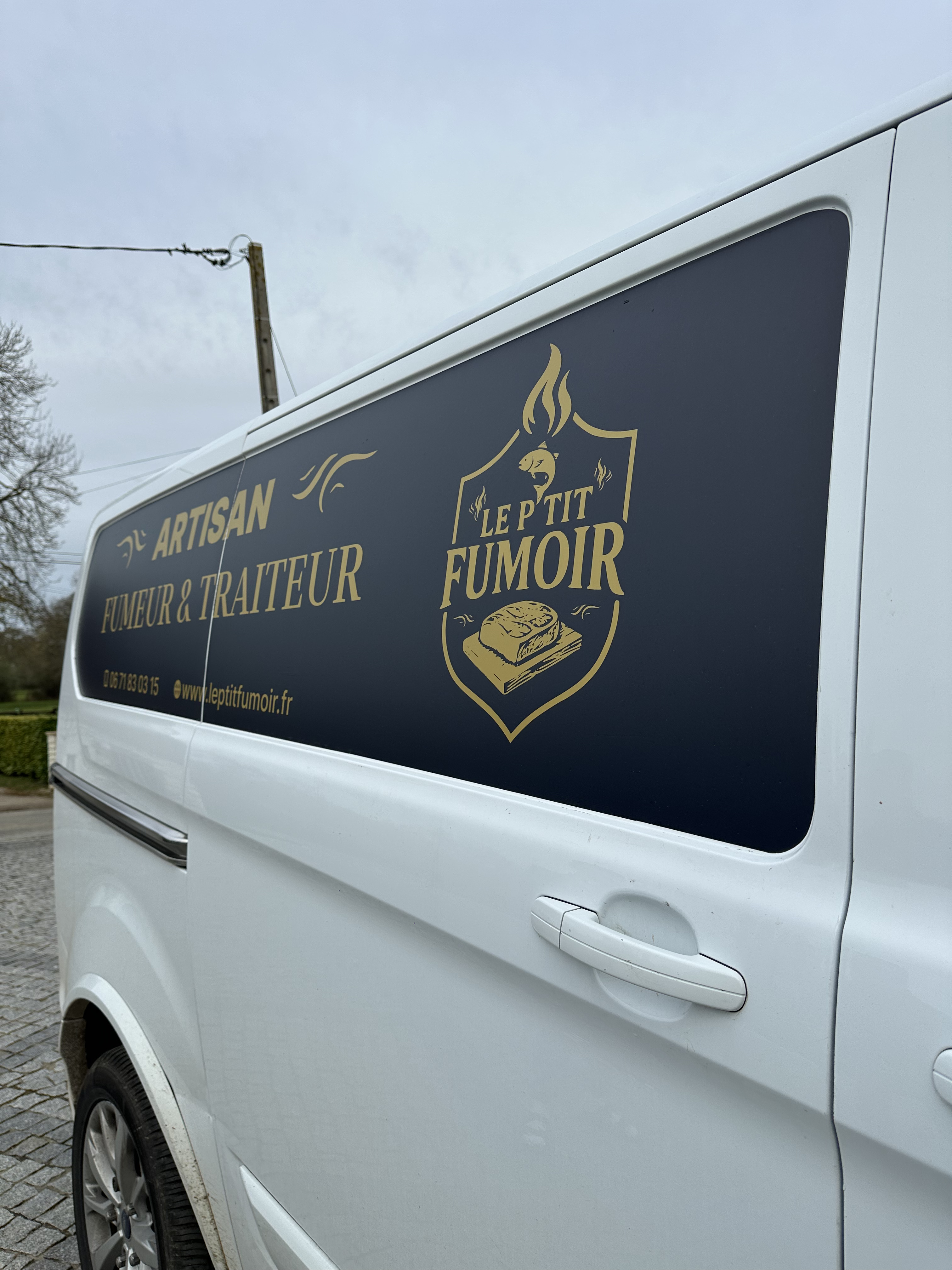 Sérigraphie véhicule Le P'tit Fumoir